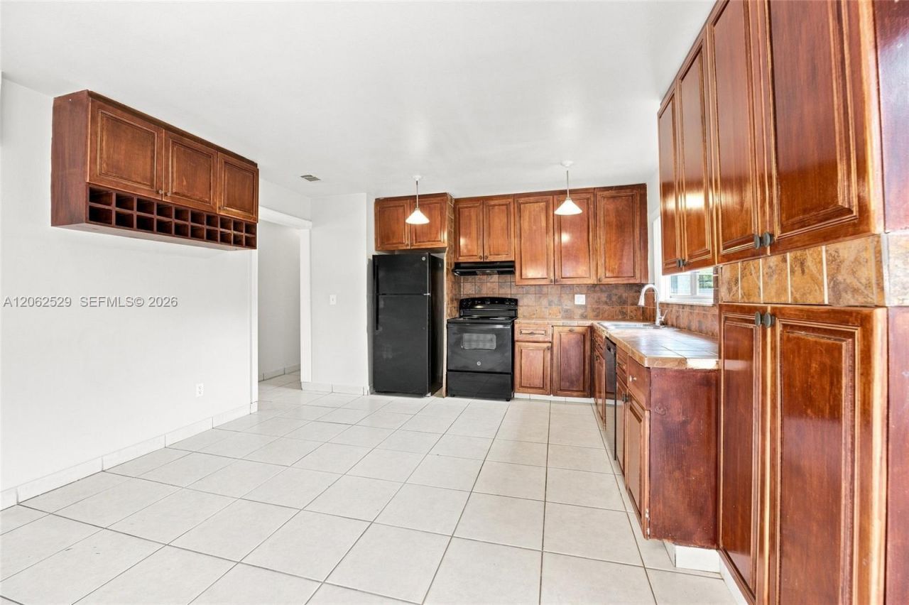 205 SW Kentwood Rd , Port Saint Lucie, FL 34953 Photo