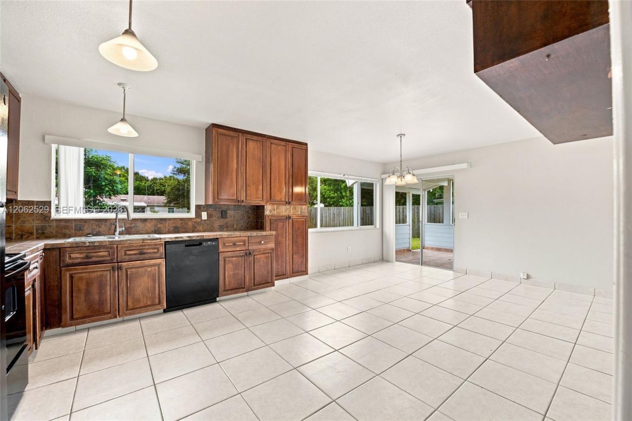 205 SW Kentwood Rd , Port Saint Lucie, FL 34953 Photo