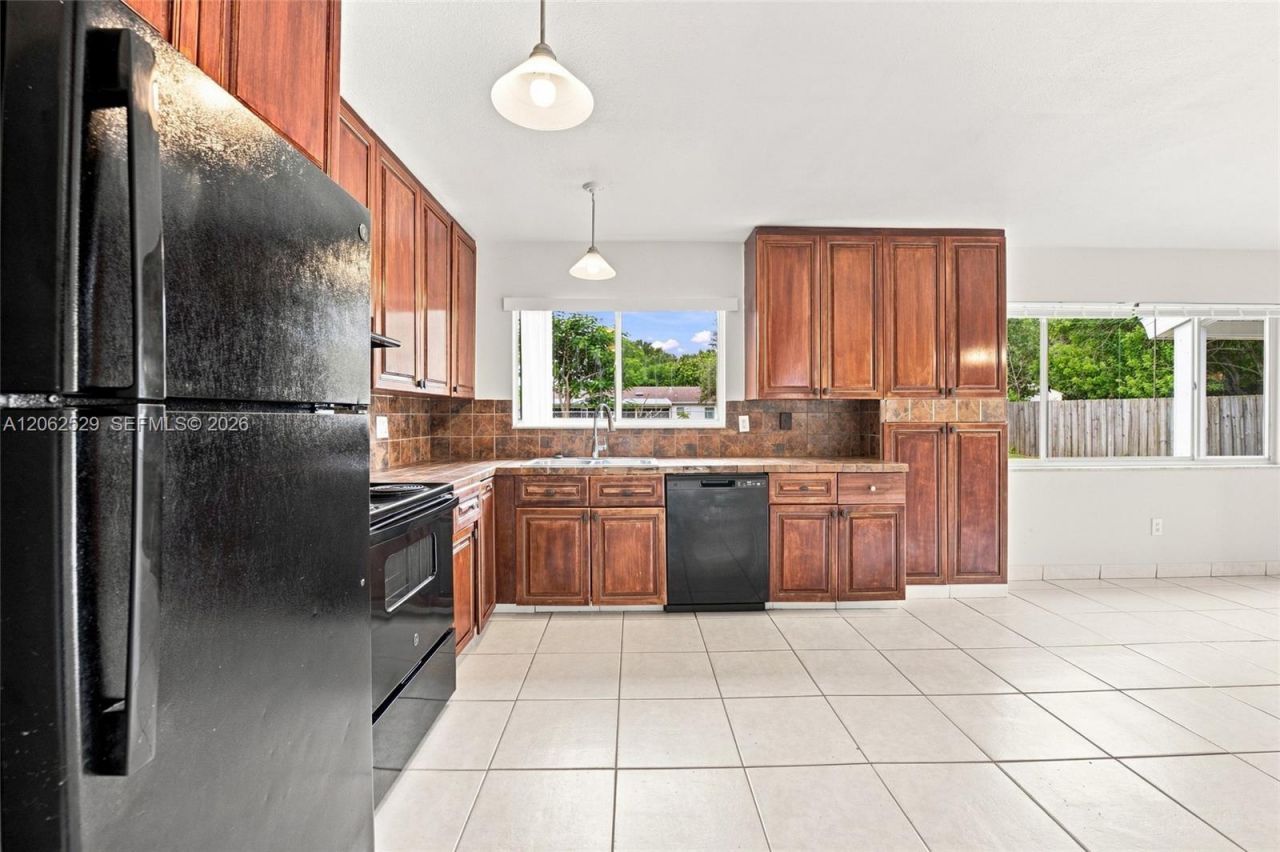 205 SW Kentwood Rd , Port Saint Lucie, FL 34953 Photo