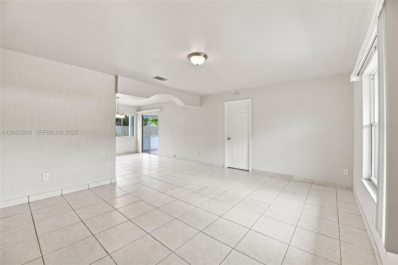 205 SW Kentwood Rd , Port Saint Lucie, FL 34953 Photo