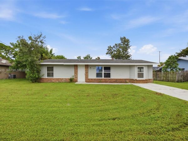 365 NW Curtis St , Port St. Lucie, FL 34983