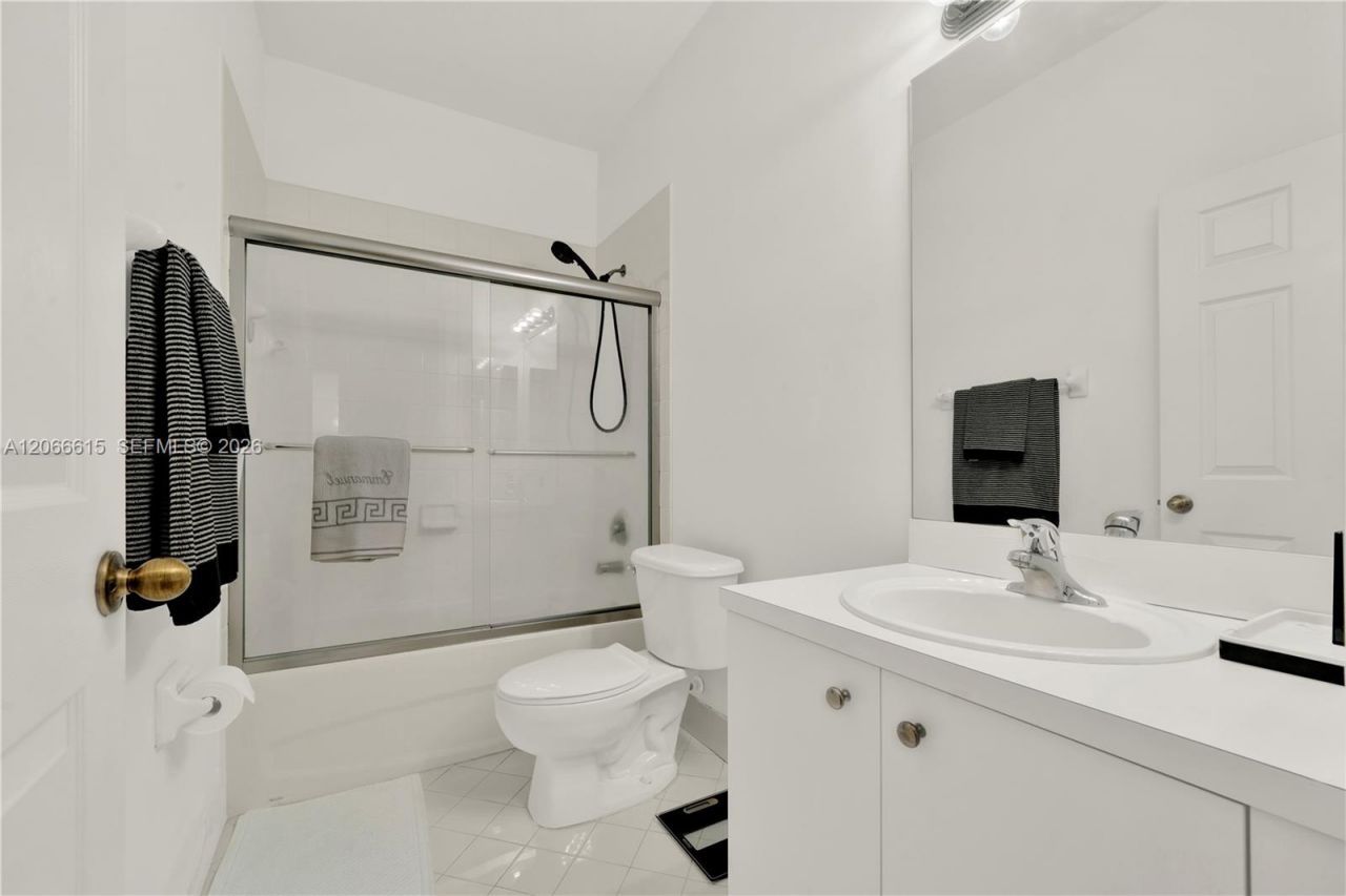 9318 SW 220th St, Cutler Bay, FL 33190 Photo