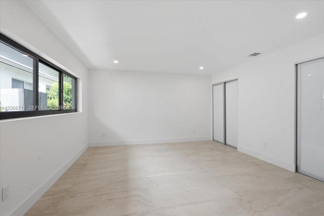 1215 NE 110th St, Miami, FL 33161 Photo
