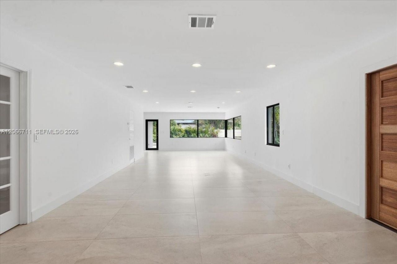 1215 NE 110th St, Miami, FL 33161 Photo