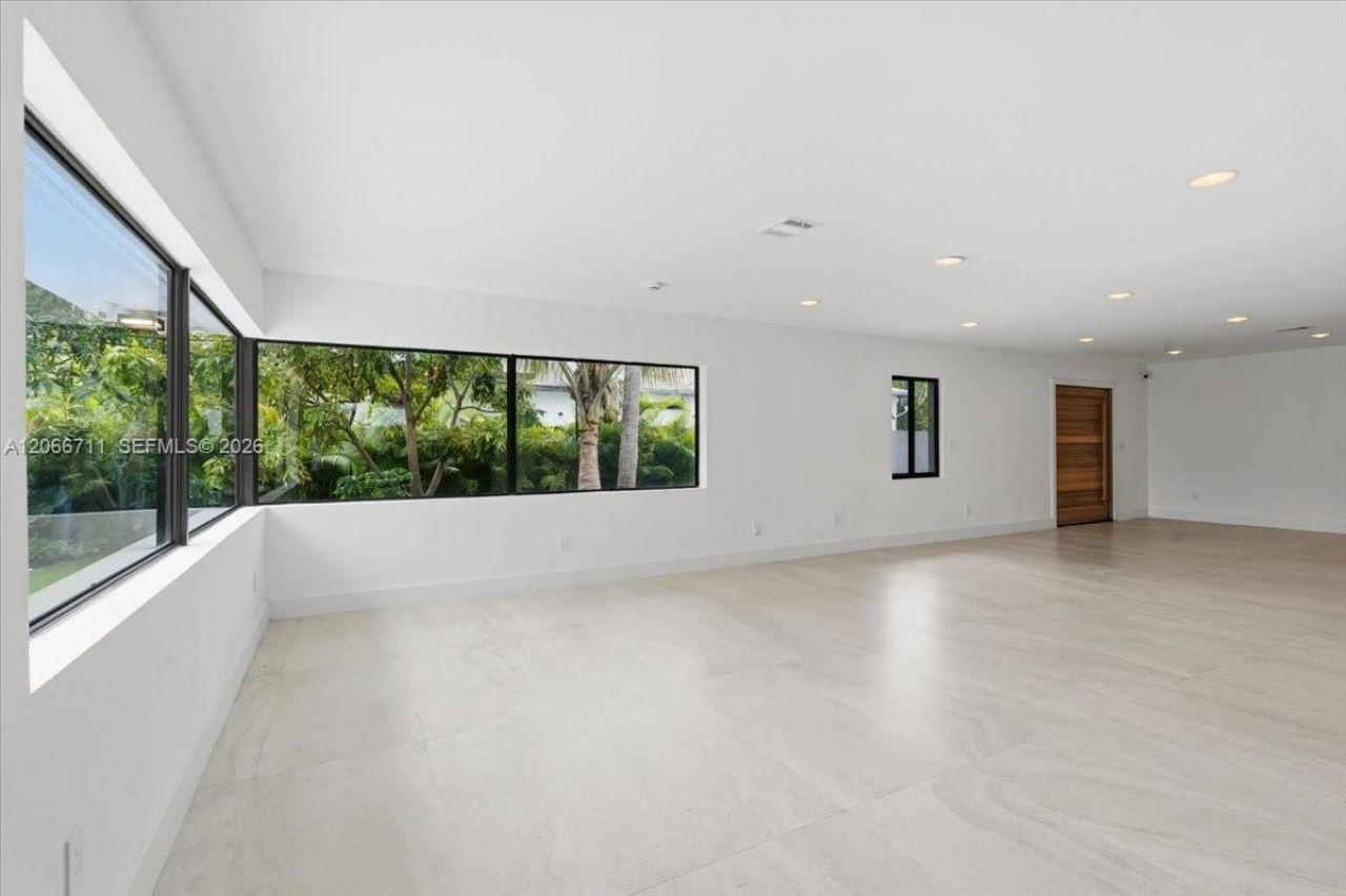 1215 NE 110th St, Miami, FL 33161 Photo