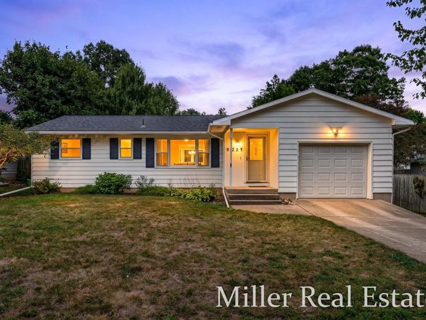 1221 N Hanover Street, Hastings, MI 49058