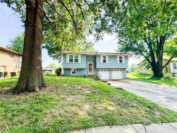 1403 Blueberry Drive, Harrisonville, MO 64701