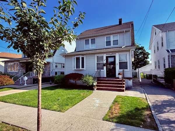 20 W Oxford Street, Valley Stream, NY 11580