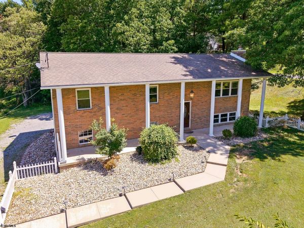878 SHAFFER Lane, Morgantown, WV 26508