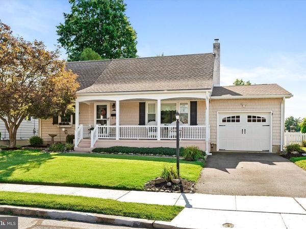 29 MARIO DRIVE, HAMILTON, NJ 08690