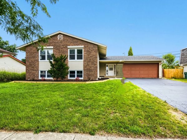 1465 William Clifford Lane, Elk Grove Village, IL 60007