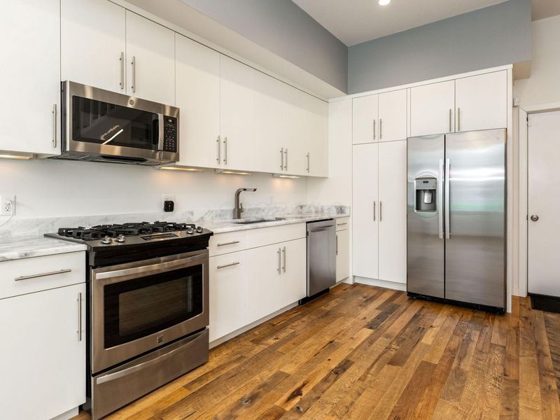 978 Summit Street, Columbus, OH 43201 Photo 7