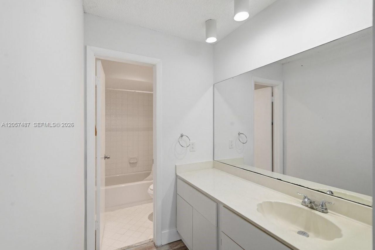 6473 NW 170th Ln , Hialeah, FL 33015 Photo