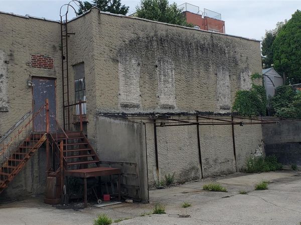 6638 Clinton Avenue, Maspeth, NY 11378