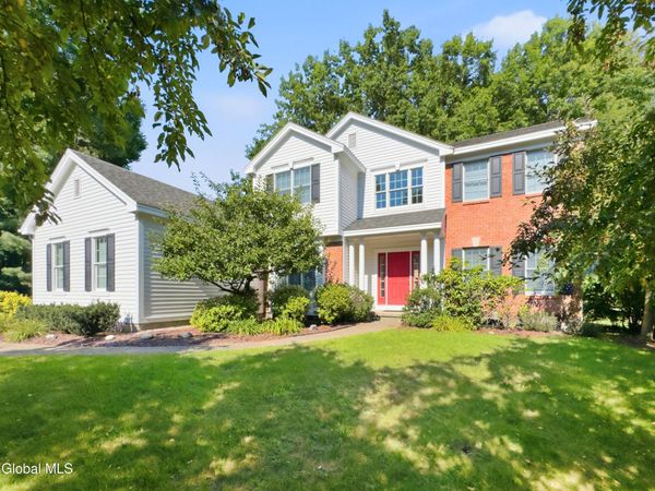 806 Greenthorne Boulevard, Guilderland, NY 12303