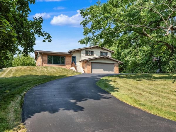 W276N1228 Spring Hill DRIVE, Pewaukee, WI 53072
