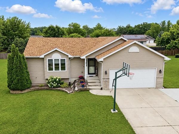 612 Birdie Lane, Poynette, WI 53955