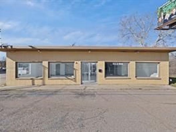 1123 N Main Street , Cleburne, TX 76033
