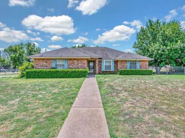 600 Lyndon Drive , Woodway, TX 76712