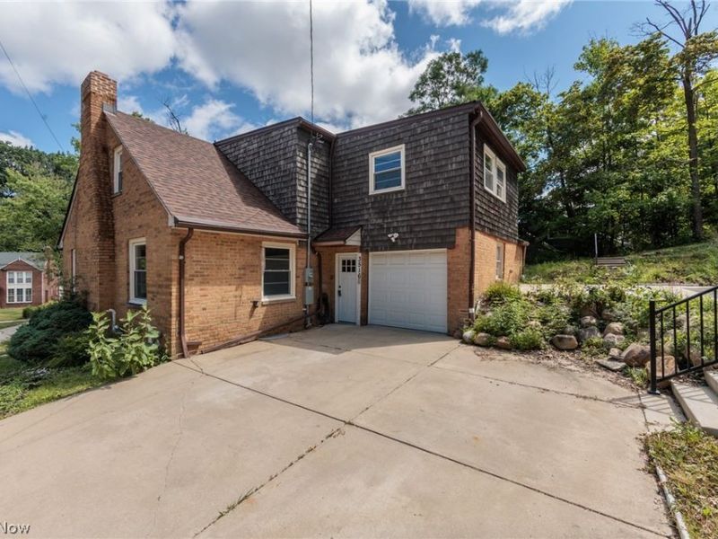 3516 Meadowbrook Boulevard, Cleveland Heights, OH 44118 Photo 2