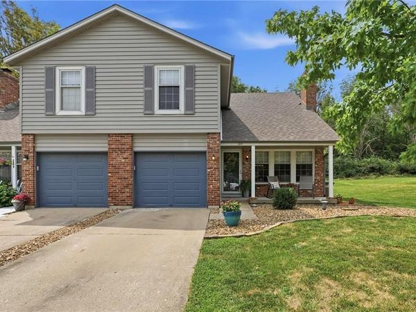 203 W Foxwood Drive, Raymore, MO 64083