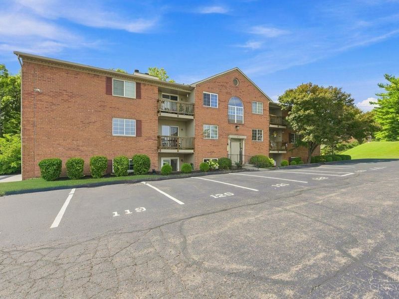 1572 Gelhot Drive, Unit 127, Fairfield, OH 45014 Photo 2