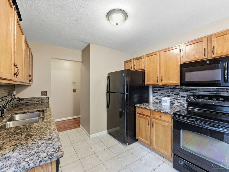 1572 Gelhot Drive, Unit 127, Fairfield, OH 45014 Photo 7