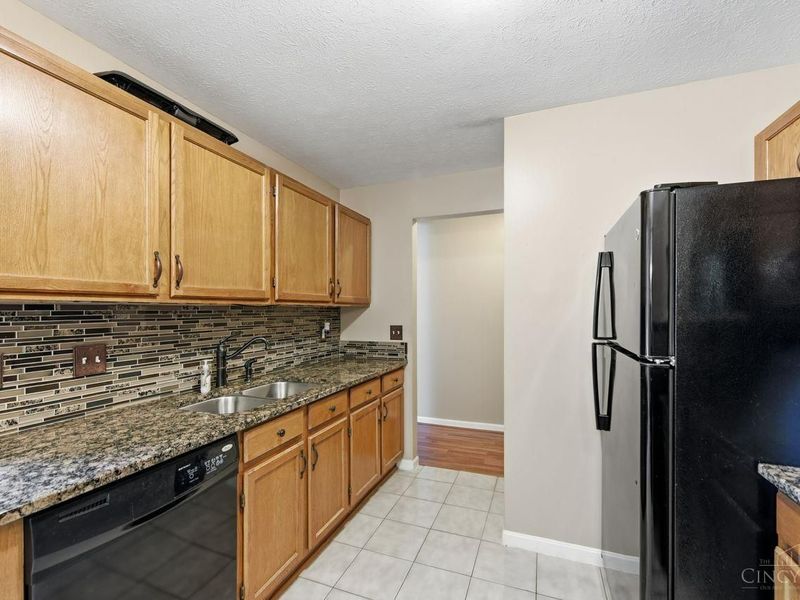 1572 Gelhot Drive, Unit 127, Fairfield, OH 45014 Photo 8