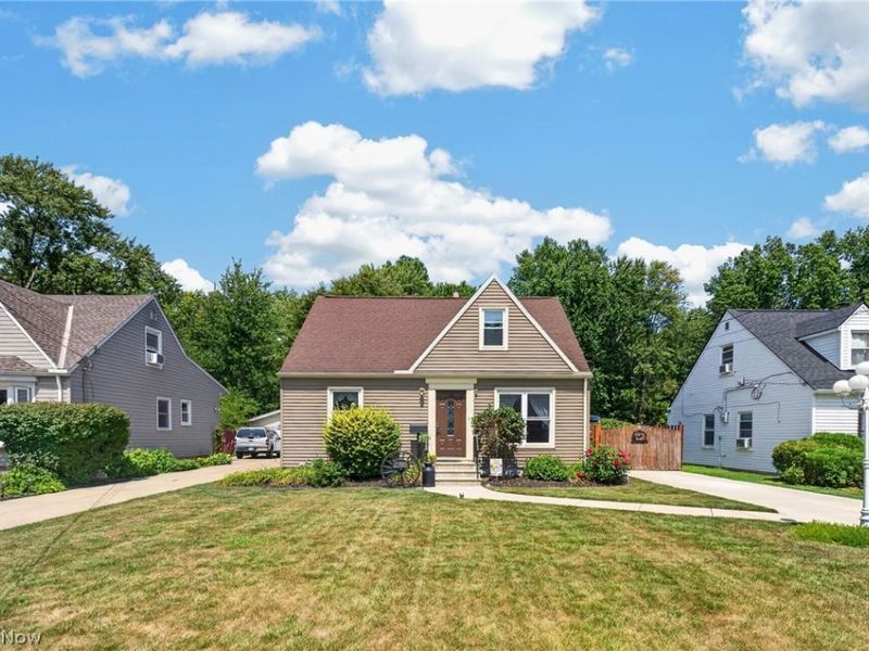 23888 Lucille Drive, North Olmsted, OH 44070 Photo 3