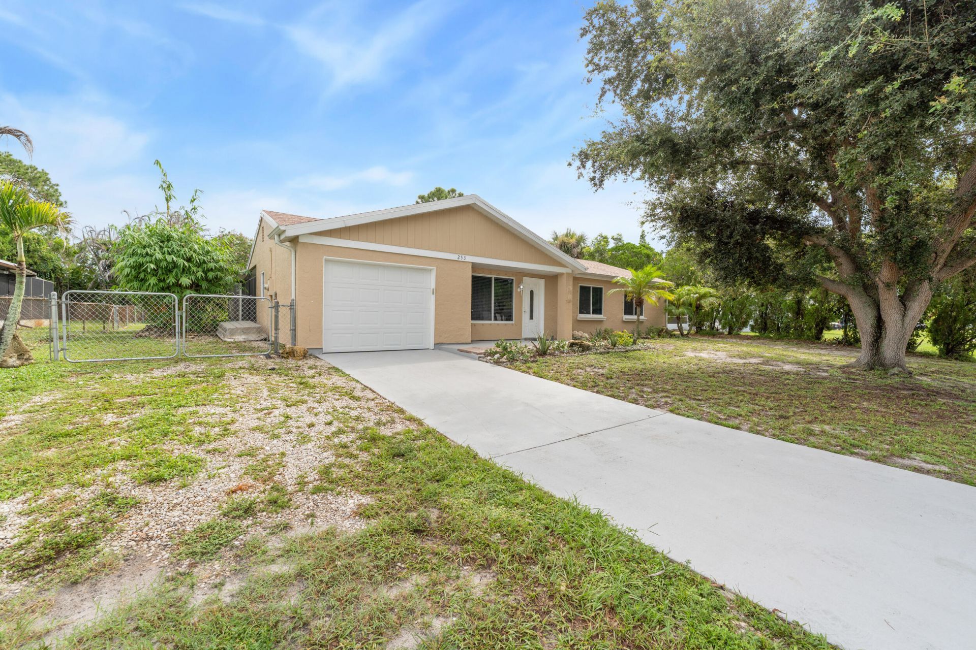 253 SW Cherryhill Road, Port Saint Lucie, FL 34953 Photo