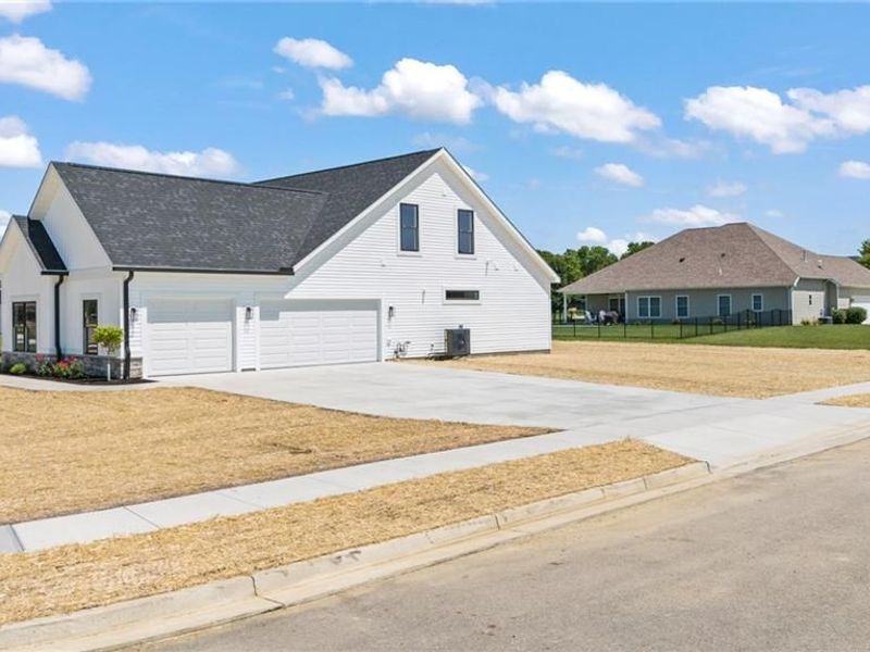 2691 Pleasant View Drive, Troy, OH 45373 Photo 3