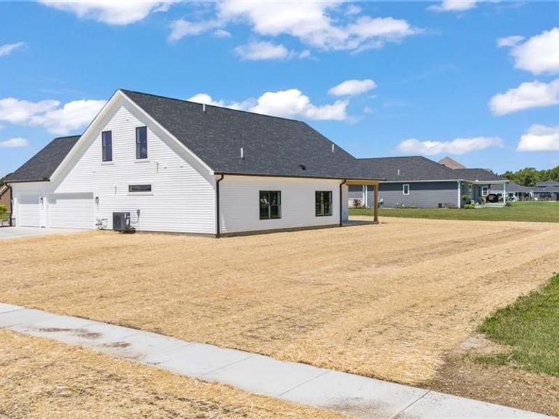 2691 Pleasant View Drive, Troy, OH 45373 Photo 4