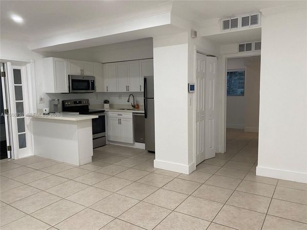 1 Edgewater Dr , Unit 103, Coral Gables, FL 33133