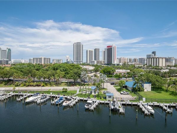 200 Diplomat Pkwy, Unit 830, Hallandale Beach, FL 33009