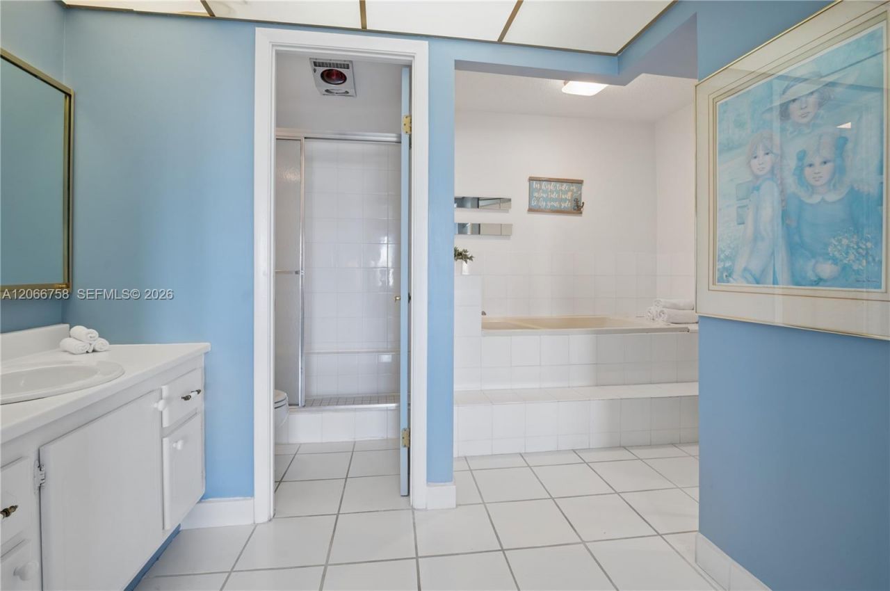 200 Diplomat Pkwy, Unit 830, Hallandale Beach, FL 33009 Photo