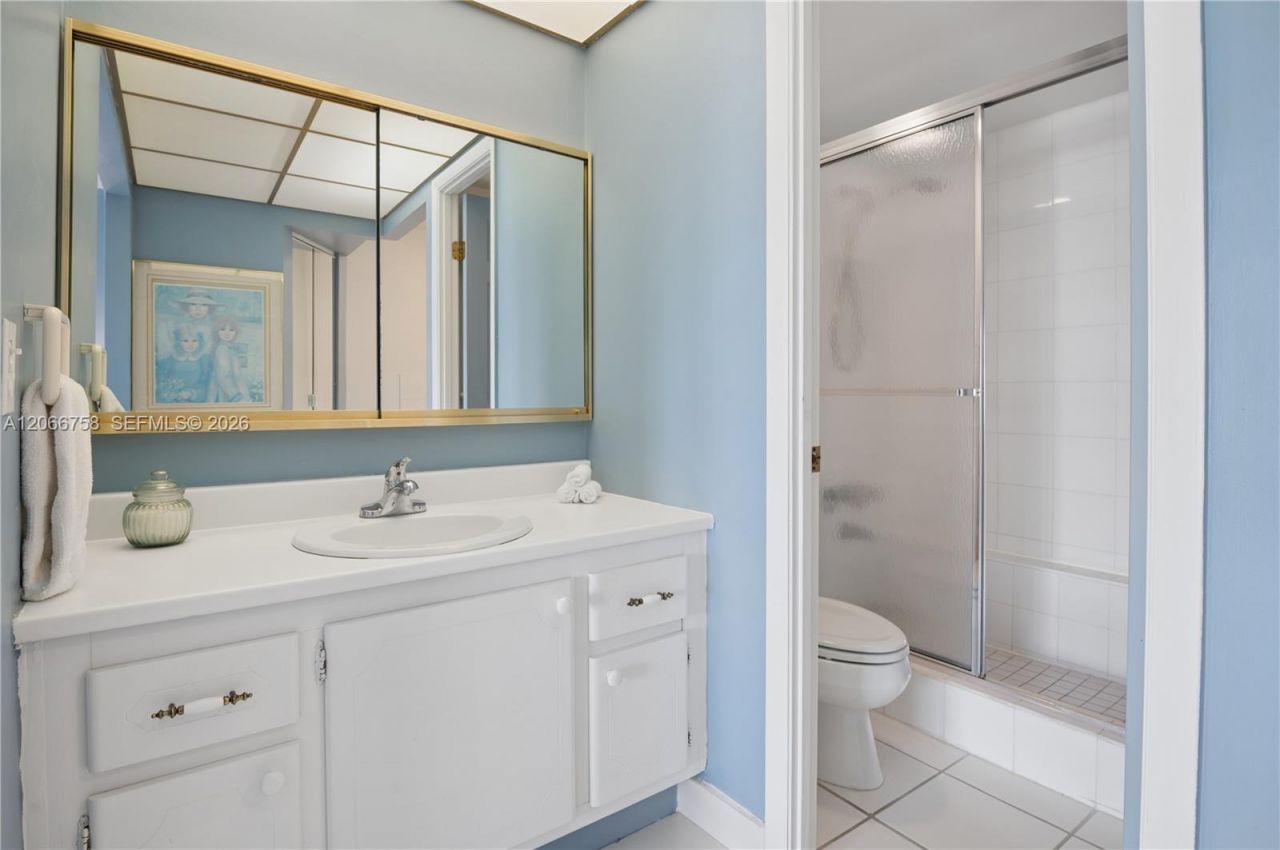 200 Diplomat Pkwy, Unit 830, Hallandale Beach, FL 33009 Photo
