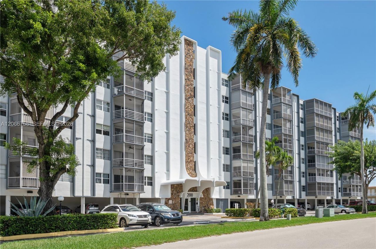 200 Diplomat Pkwy, Unit 830, Hallandale Beach, FL 33009 Photo