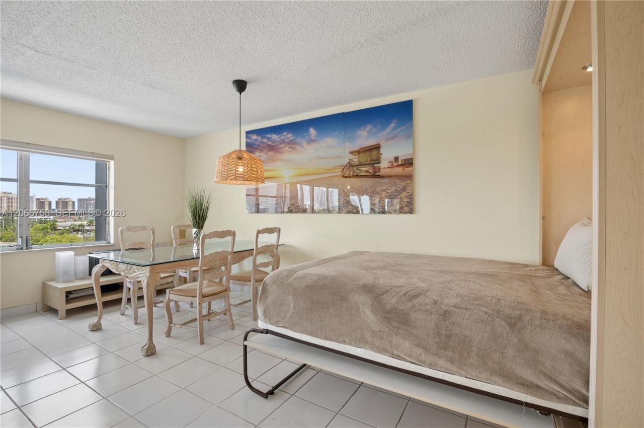 200 Diplomat Pkwy, Unit 830, Hallandale Beach, FL 33009 Photo