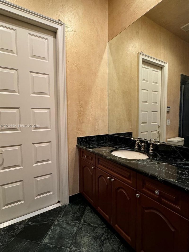 891 Captiva Dr , Hollywood, FL 33019 Photo