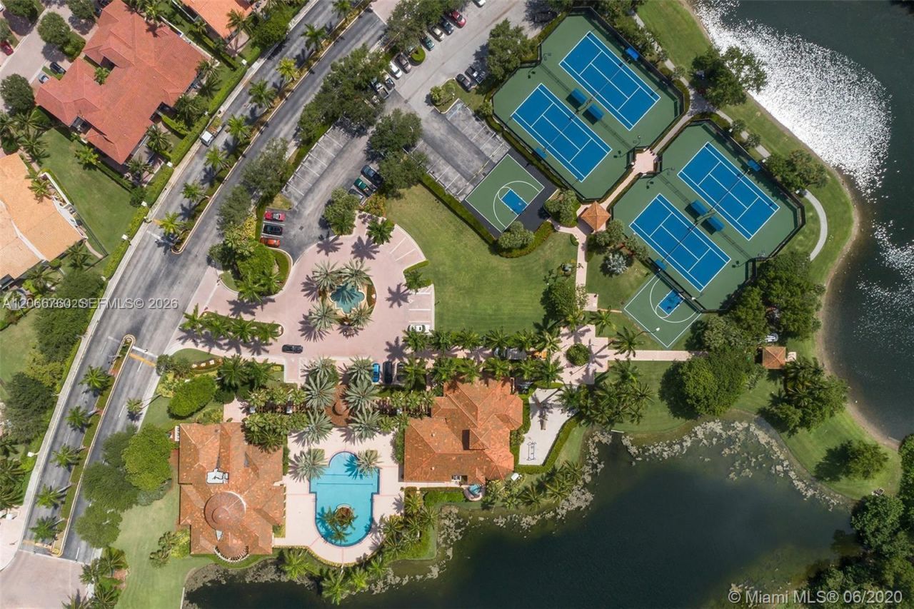 891 Captiva Dr , Hollywood, FL 33019 Photo