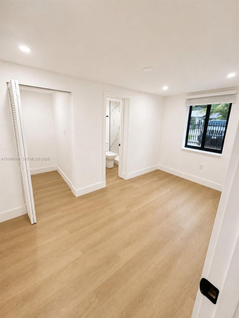 2415 NW 15th St, Miami, FL 33125 Photo