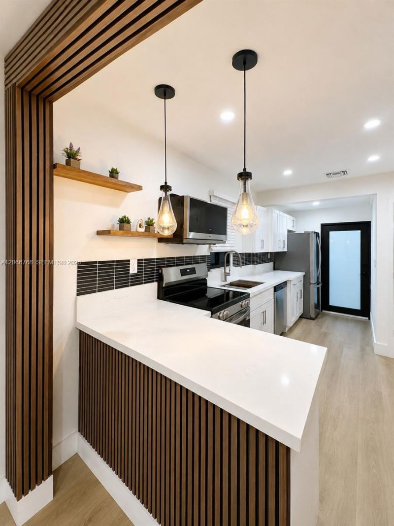 2415 NW 15th St, Miami, FL 33125 Photo