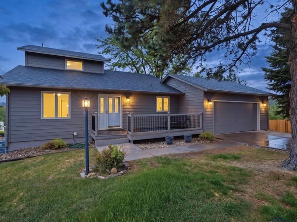 3005 SUNNY HILL CIR, Rapid City, SD 57702