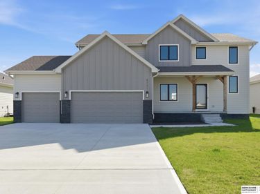 5731 Kestrel Parkway, Elkhorn, NE 68022