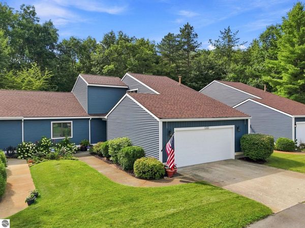 143 North Shore Drive West, Cadillac, MI 49601