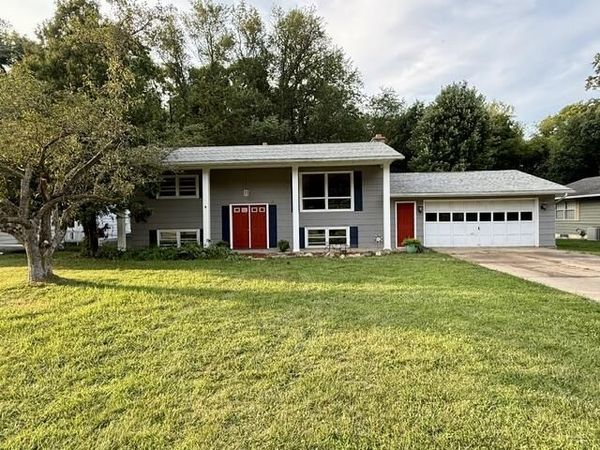 711 E North Drive, Marshall, MI 49068
