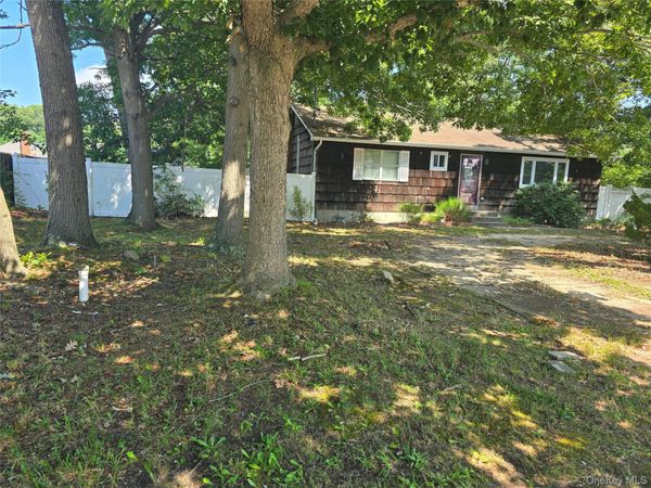 5 Gores Drive , Mastic, NY 11950