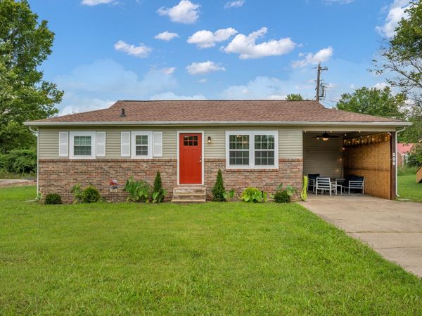 206 Murphree Ave, Waverly, TN 37185