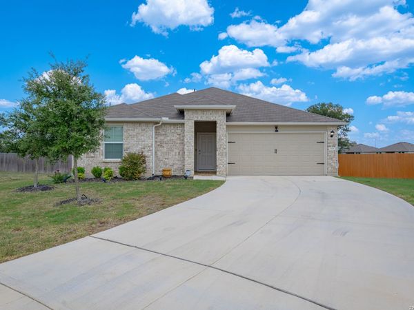 936 GERARDIA CT, Seguin, TX 78155