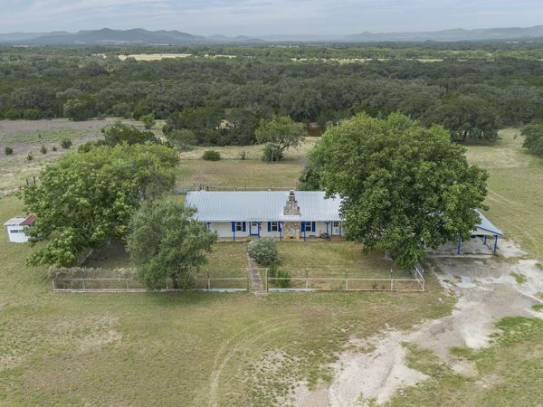 1628 COUNTY ROAD 357, Utopia, TX 78884